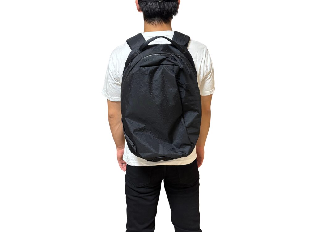 DailyPlusを背負った人の画像