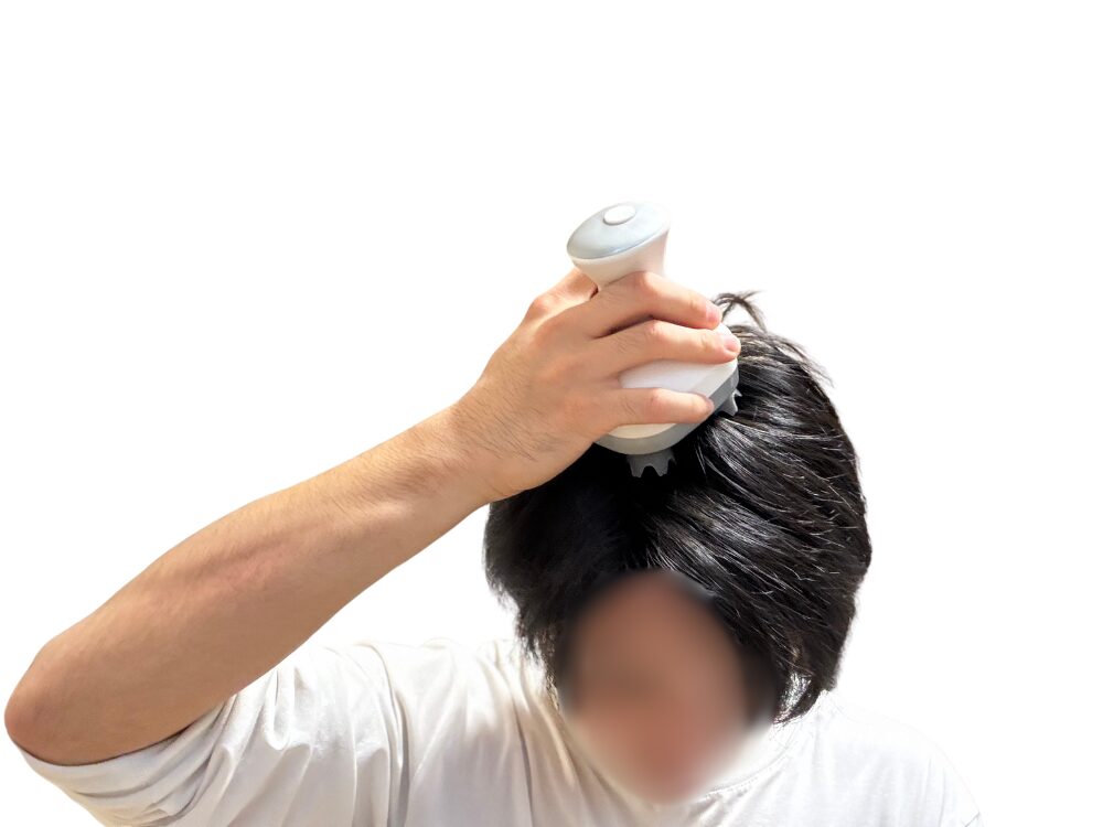 Youmay頭皮電動ブラシ使用中の様子