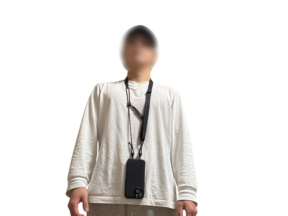 MOFTスマホストラップを掛けた人の画像