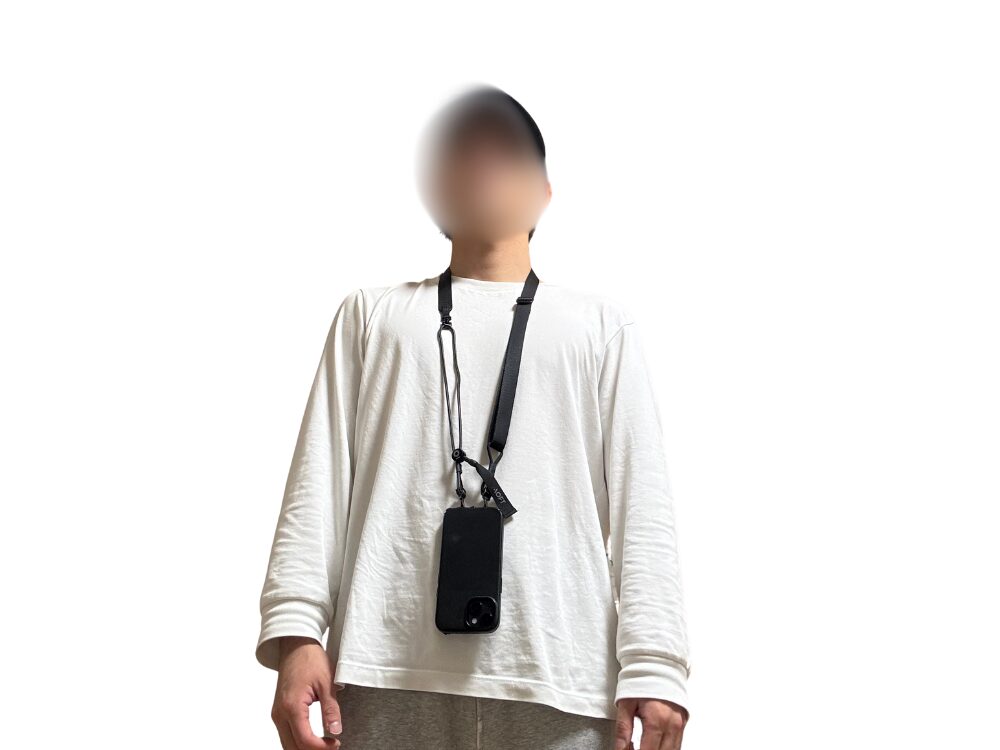 MOFTスマホストラップを掛けている人の画像