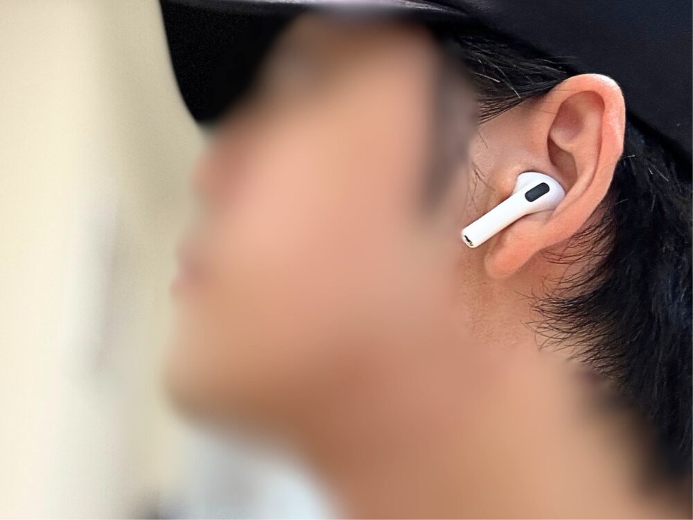 実際にAirPodsPro3を装着している画像