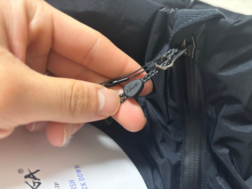 NANGAオーロラテックスダウンジャケットのジッパーの画像