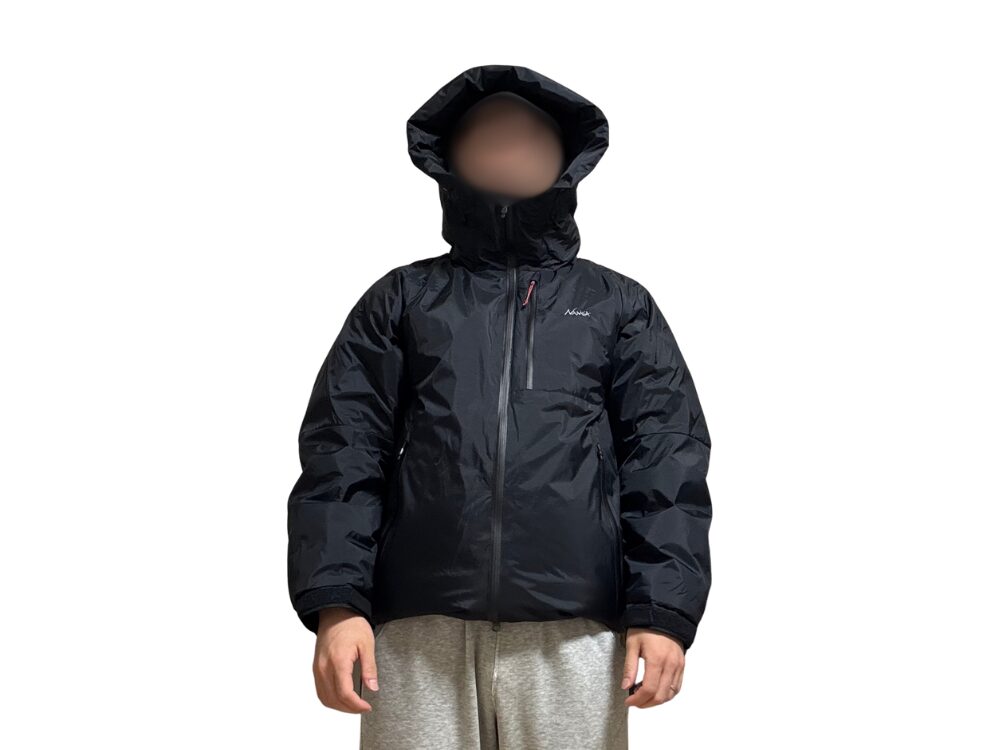 NANGAオーロラテックス ダウンジャケットのフード着用画像