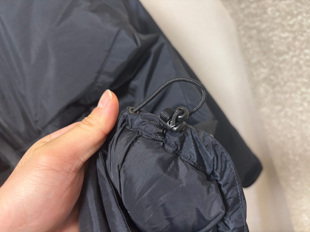 NANGAオーロラテックスダウンジャケットのルーフストッパー