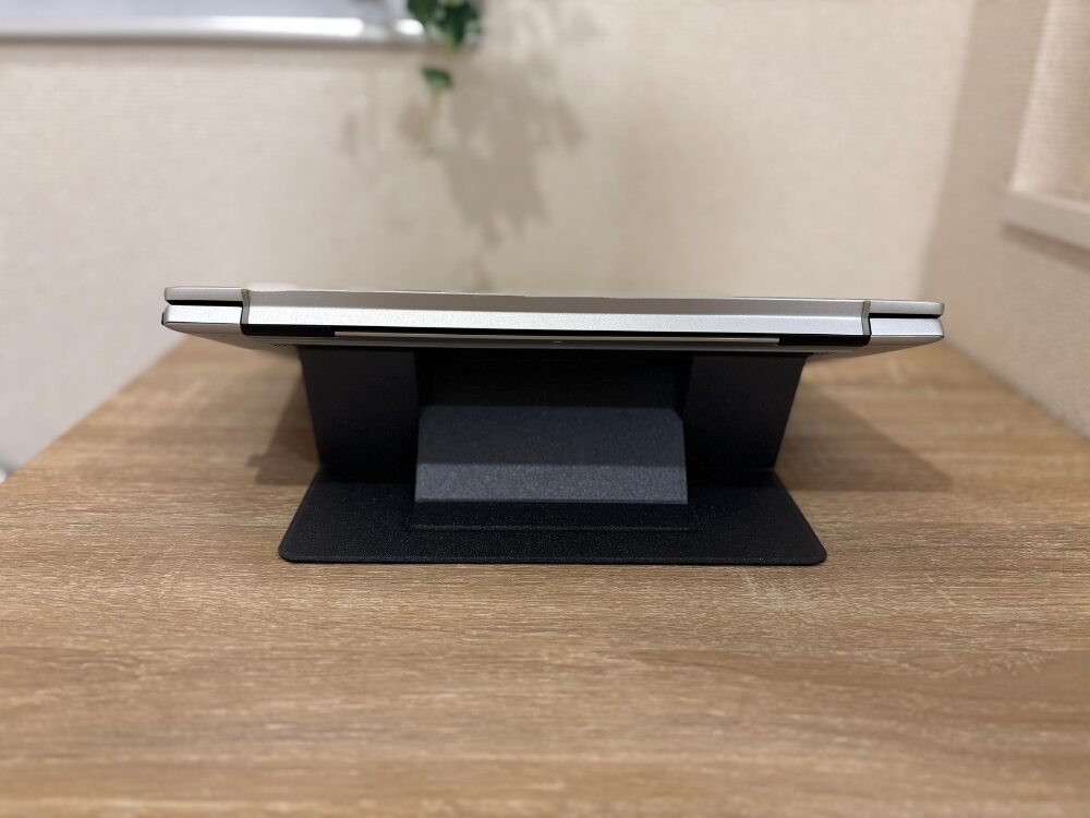 MOFT ノートPCスタンド利用時の後ろの画像