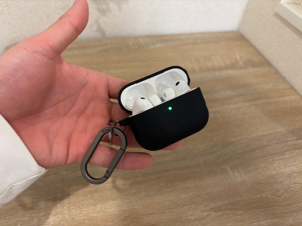 Ringke Onyx Magnetic AirPods Pro 3用ケースの装着感確認画像
