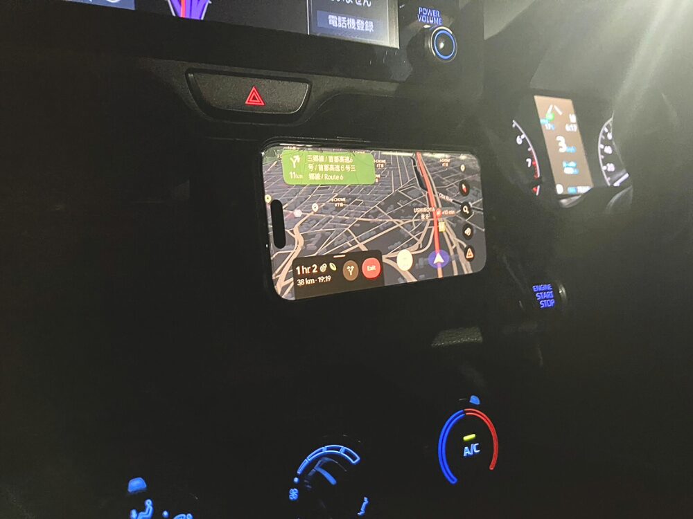 UGREEN MagSafe車載ホルダー　使用画像