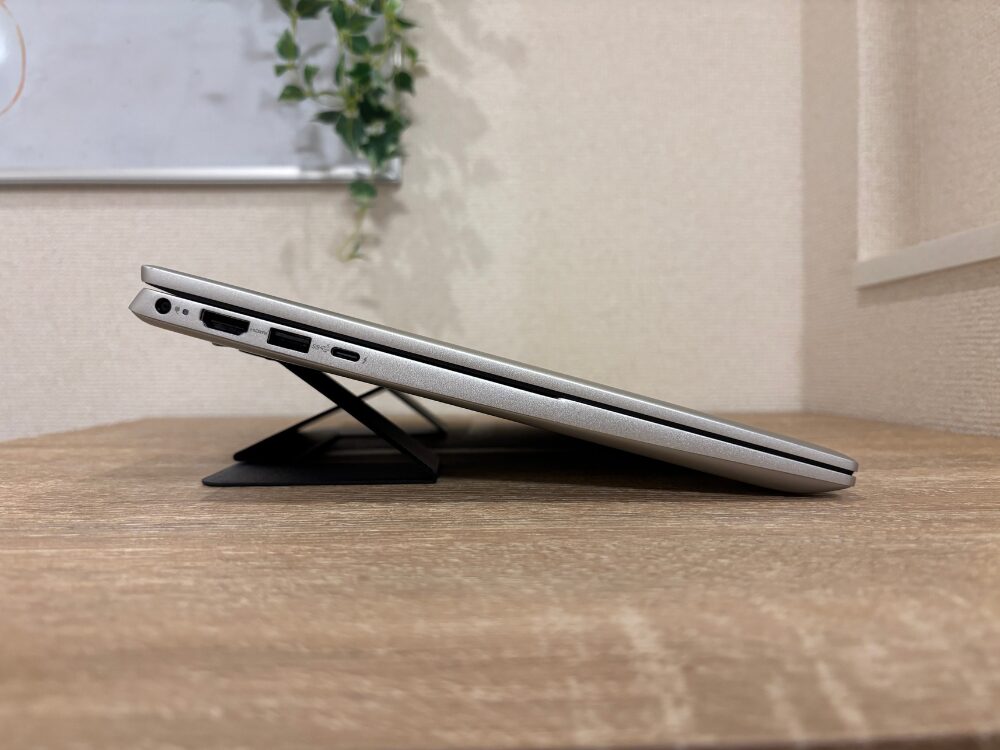 MOFT ノートPCスタンドを15度利用したときの画像