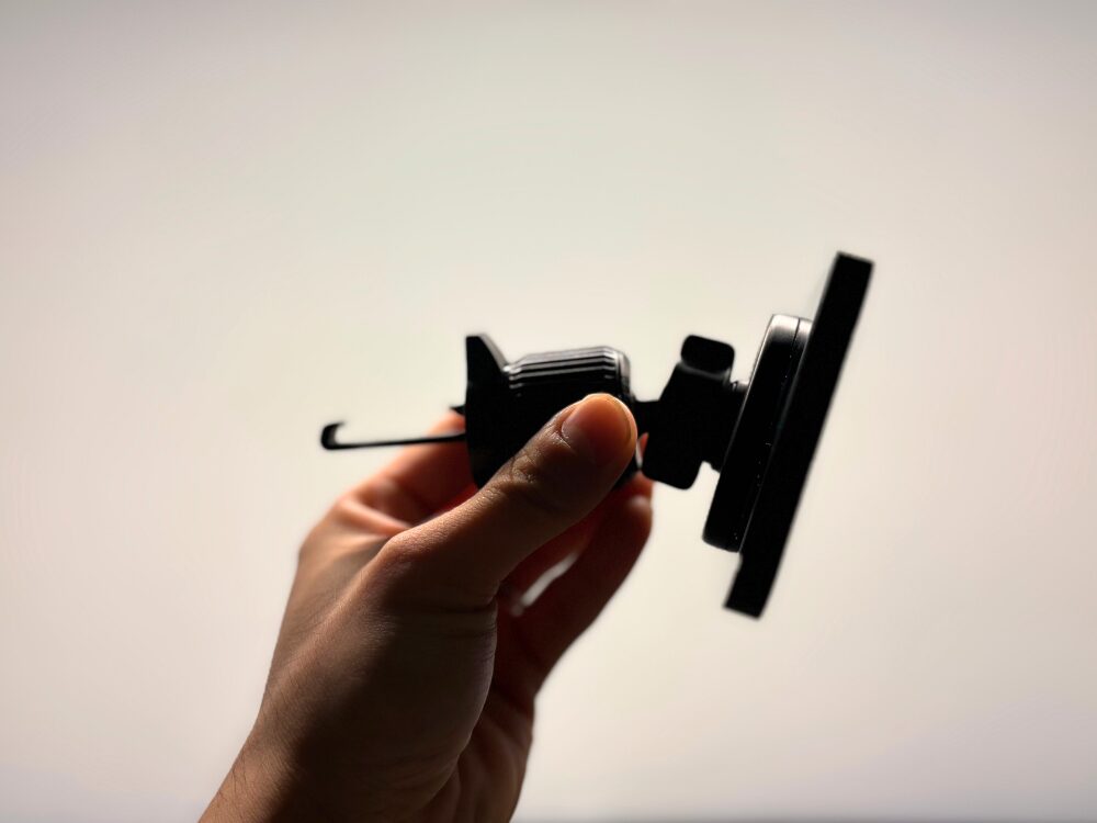 UGREEN MagSafe車載ホルダー　角度　下　画像