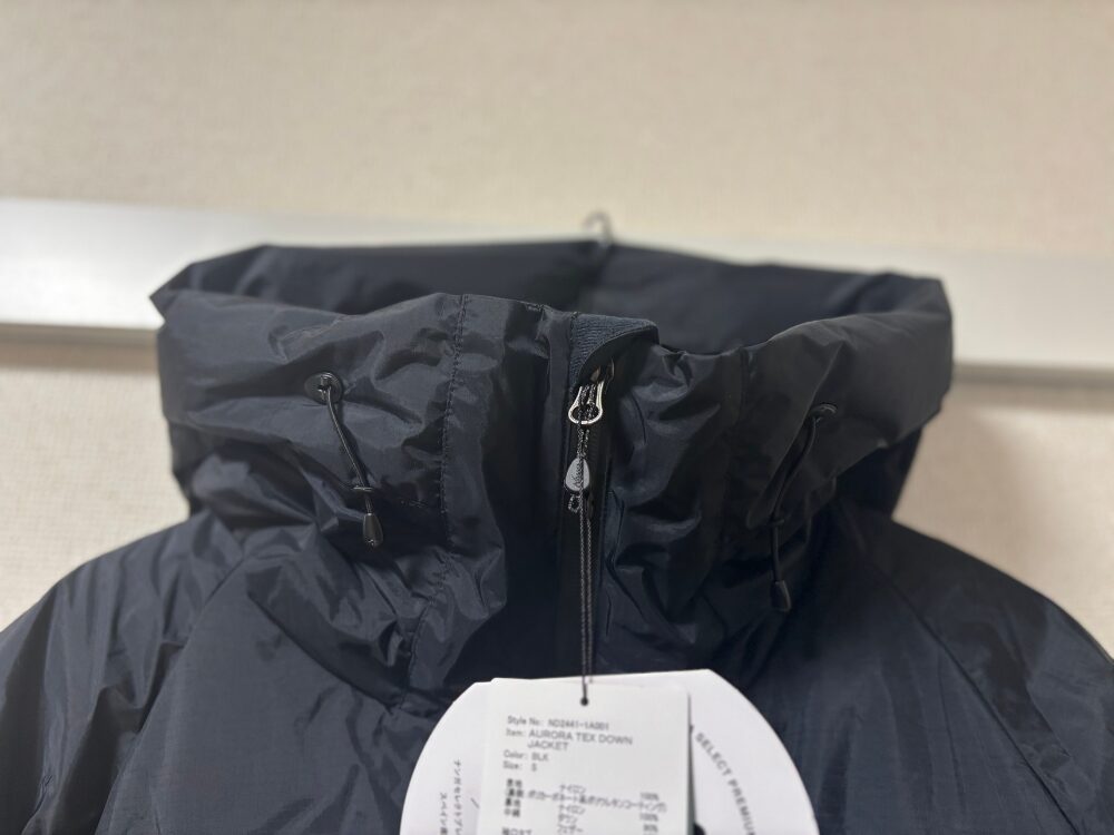 NANGAオーロラテックスダウンジャケットの首元