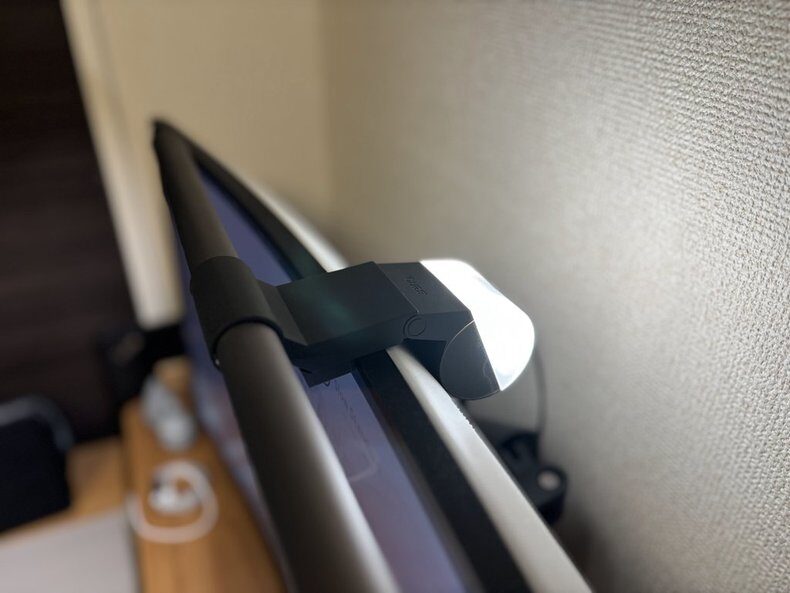 BenQ ScreenBar Halo　バックライト　画像