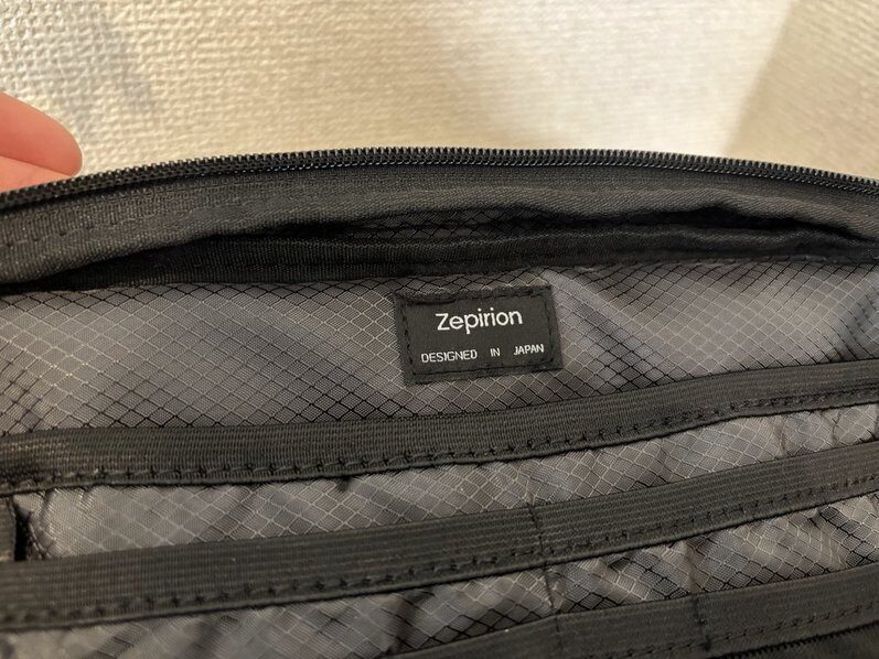 zepirion Urban Sling　ブランドタグ　画像